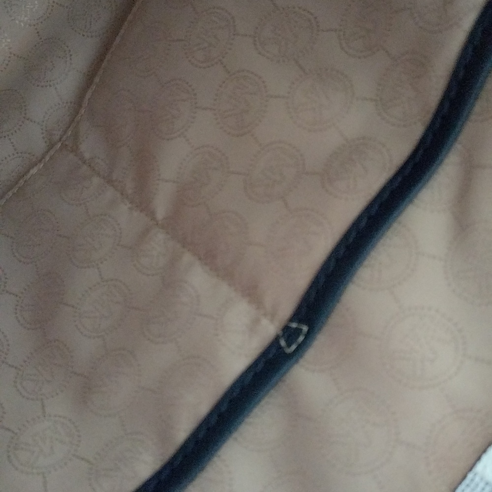 CHEAP PRICE! WOW! Michael Kors Purse - Picture 4 of 6